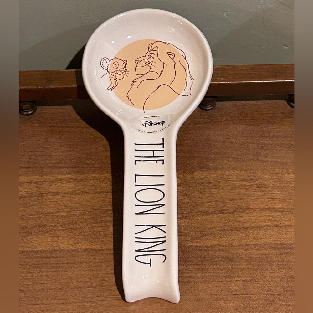Rae Dunn Disney Collection The Lion King Handcrafted Ceramic Spoon Rest.